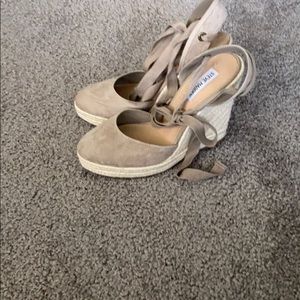 Steve Madden beige suede espadrille